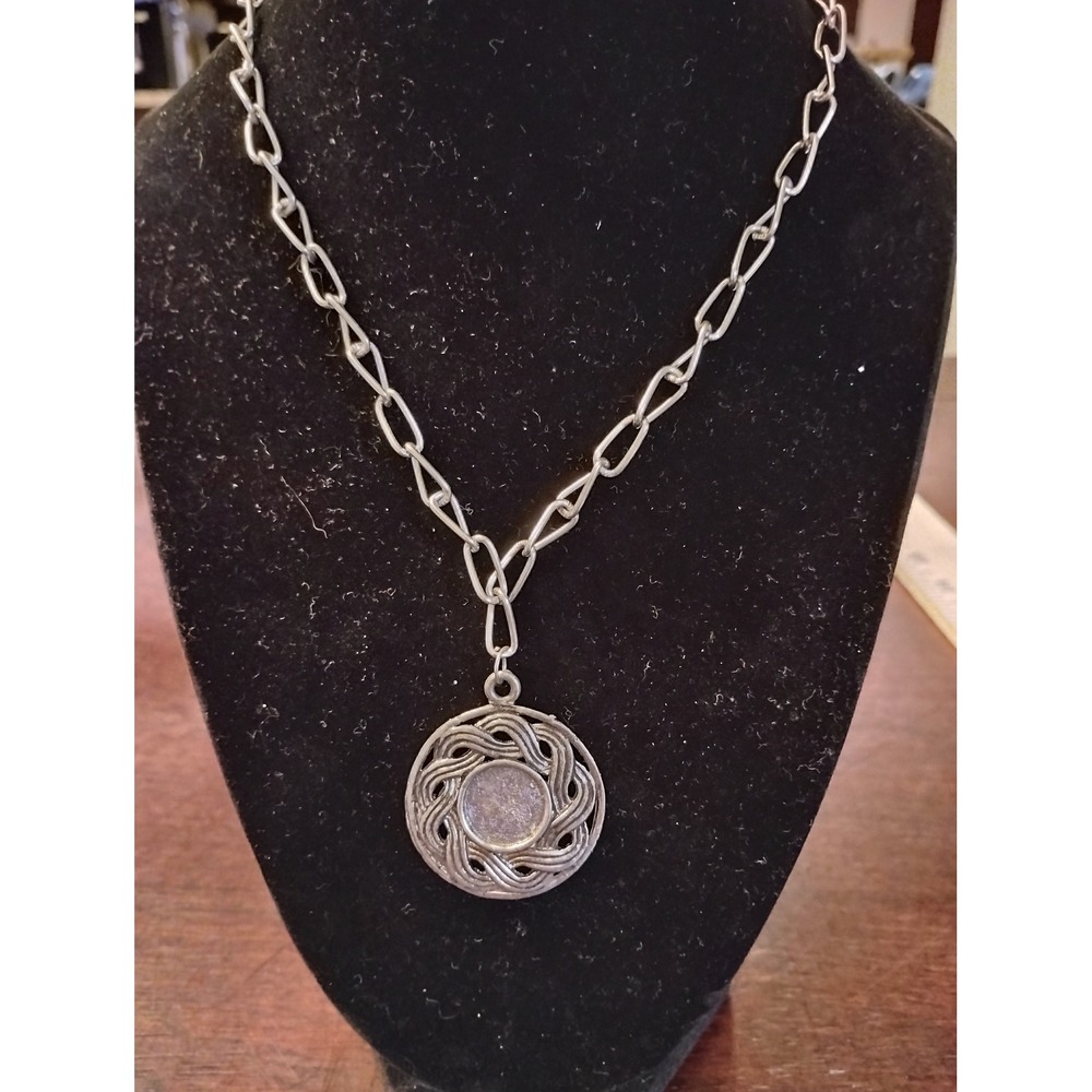 Vintage Silver Tone Celtic Knot Medallion Pendant Necklace India Boho‎ 18 Inch